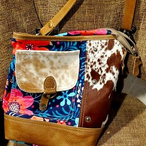 Myra bag w/hyde